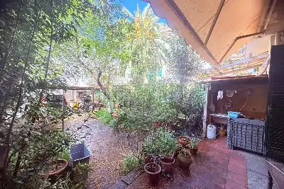 Villino a Schiera in vendita, Via Sem Benelli, Prato