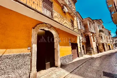 Palazzo in vendita, via Giovanni Verga, Altavilla Irpina, Altavilla Irpina
