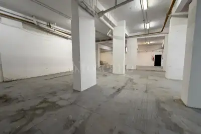 Magazzino in vendita, Via Arturo Graf, Palermo