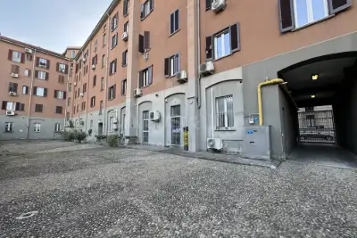Box in affitto, Via Francesco Guicciardini, Milano