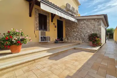 Villa Bifamiliare in vendita, Via Giulio Minervini, Roma