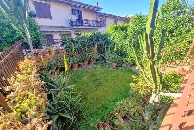 Villino a Schiera in vendita, Via di Ponte Ladrone, Roma