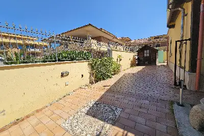 Villa in vendita, Via Rumenia , Pomezia