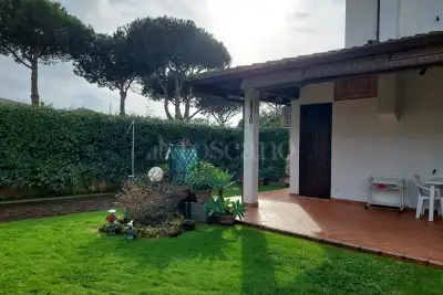 Villa Plurifamiliare in vendita, via degli Anemoni 3, Sabaudia
