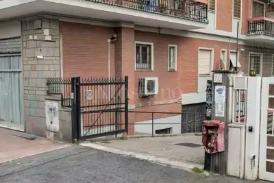 Negozio in vendita, Via Assisi, Roma
