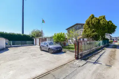 Casa Indipendente in vendita, Via Spluga, Cantù