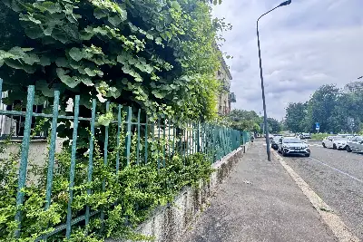 Box in vendita, via Restelli , Milano