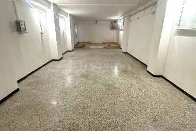 Magazzino in vendita, Piazza della Vittoria, Genova