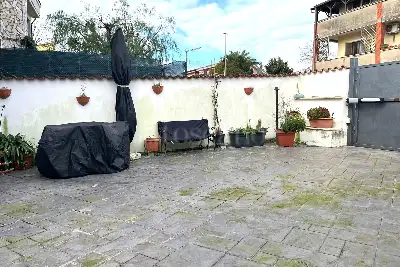 Villino a Schiera in vendita, Via Casaluce, Roma