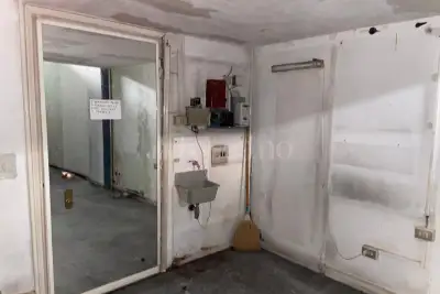 Negozio in affitto, Via Fiuggi, Milano