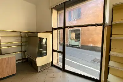 Negozio in vendita, Via Antonietta Castagna, Viggiù