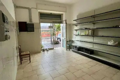 Negozio in affitto, Via Francesco Tedesco, Avellino
