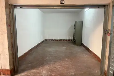 Box in vendita, Viale Spartaco, Roma