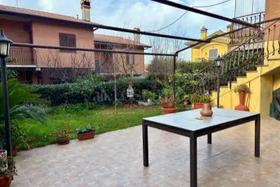 Villino a Schiera in vendita, Via Taro, Mentana