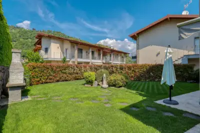 Villa Bifamiliare in vendita, Viale Ernesto Thomas, Brusimpiano
