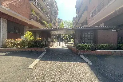 Casa in vendita, Via Ugo Falena, Roma