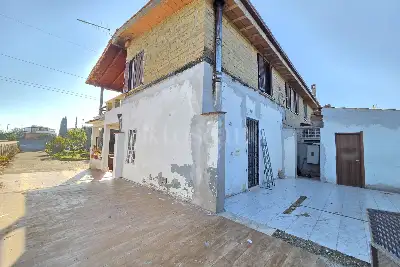 Villa Bifamiliare in vendita, Via Pedavena, Roma