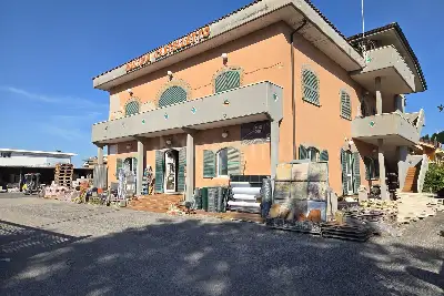 Negozio in affitto, Viale dei Romagnoli, Roma