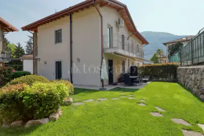 Villa Bifamiliare in vendita, Viale Ernesto Thomas, Brusimpiano