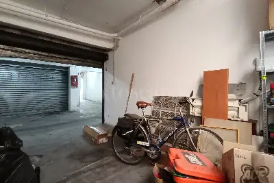 Box in vendita, Viale Croce Rossa, Palermo