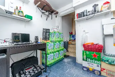 Negozio in vendita, Via Parmigianino, Milano