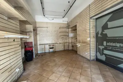 Negozio in affitto, Via Tuscolana, Roma