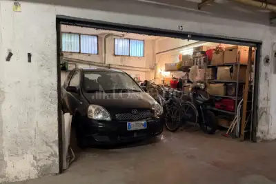 Box in vendita, Piazza Ener Bettica, Roma