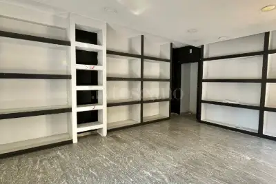 Negozio in affitto, Via Re Manfredi, Atripalda