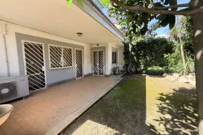 Villino a Schiera in vendita, Via Mar della Cina, Roma