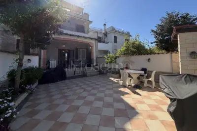 Villino a Schiera in vendita, Viale Paride, Ardea