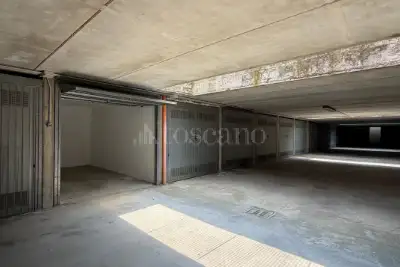 Box in affitto, Via Giacomo Leopardi, Erba