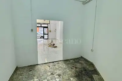 Negozio in affitto, Piazza Leopoldo Cassese, Atripalda, Atripalda