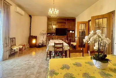 Villa in vendita, Via Giacomo Leopardi, Nepi