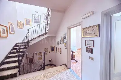 Villino a Schiera in vendita, Via Sem Benelli, Prato