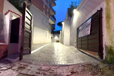 Box in affitto, Via delle Calasanziane, Roma