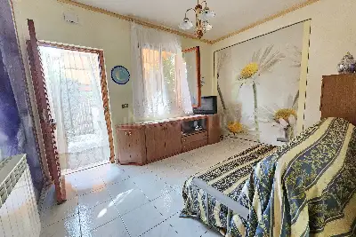 Villino a Schiera in vendita, Via Signa, Pomezia