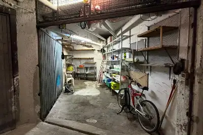 Box in vendita, Viale Isacco Newton, Roma