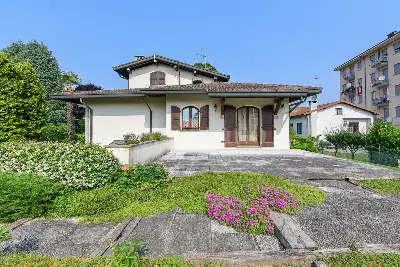 Villa in vendita, Via Edmondo De Amicis, Fino Mornasco
