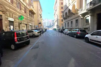 Negozio in vendita, Via Bonifacio, Genova