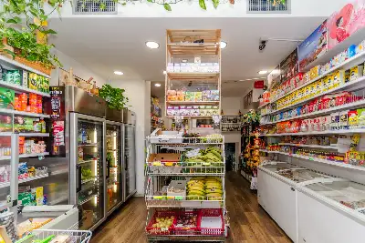 Negozio in vendita, Via Parmigianino, Milano