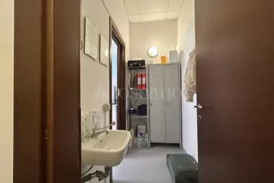 Negozio in vendita, Via Giuseppe Mazzini, Concesio