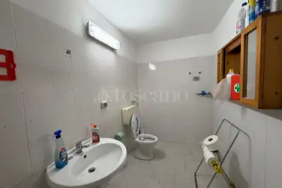 Magazzino in vendita, Via Arturo Graf, Palermo