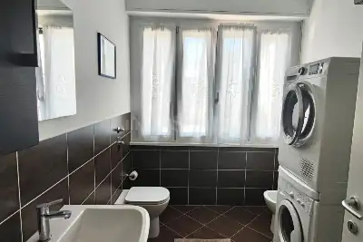 Casa in vendita, Via Stresa, Milano