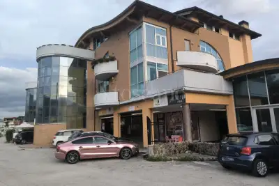 Negozio in vendita, Via Ponte San Giovanni, L'Aquila