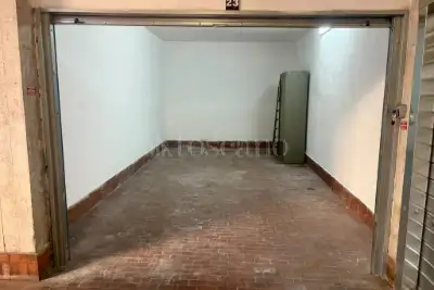 Box in vendita, Viale Spartaco, Roma