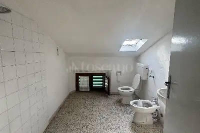 Villino a Schiera in vendita, Via Edmondo de Amicis, Prato