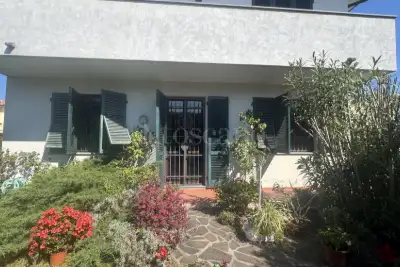 Casa in vendita, Via Teresa Bandettini, Lucca
