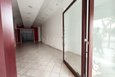 Negozio in affitto, Viale Commenda, Brindisi