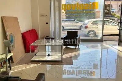Negozio in vendita, Via Fratelli Rosselli, Avezzano