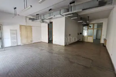 Negozio in vendita, Via Roma, Castelletto di Branduzzo